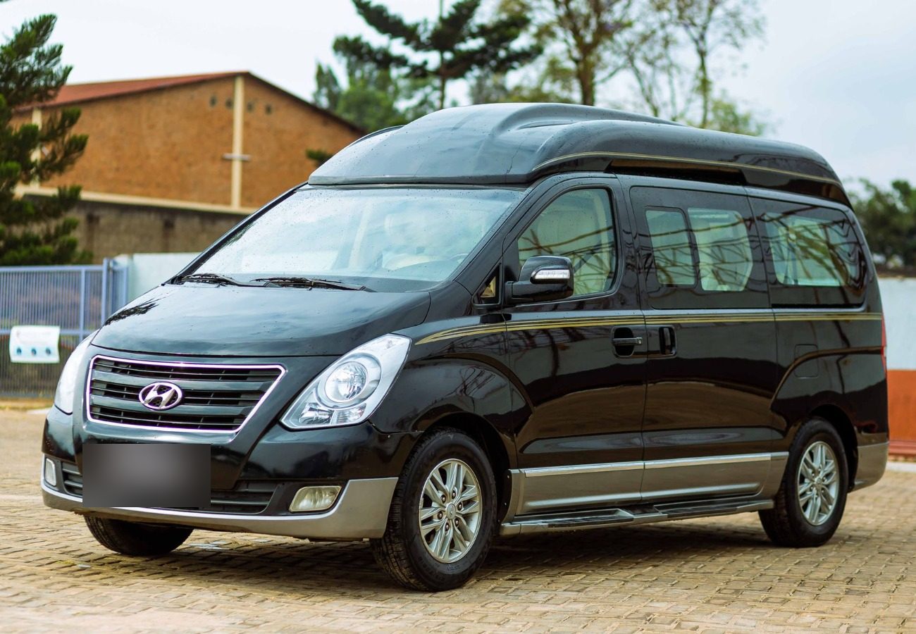 Minivan de 7+1 locuri pentru transport persoane
